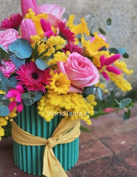 Flower box con fiori misti e mimosa